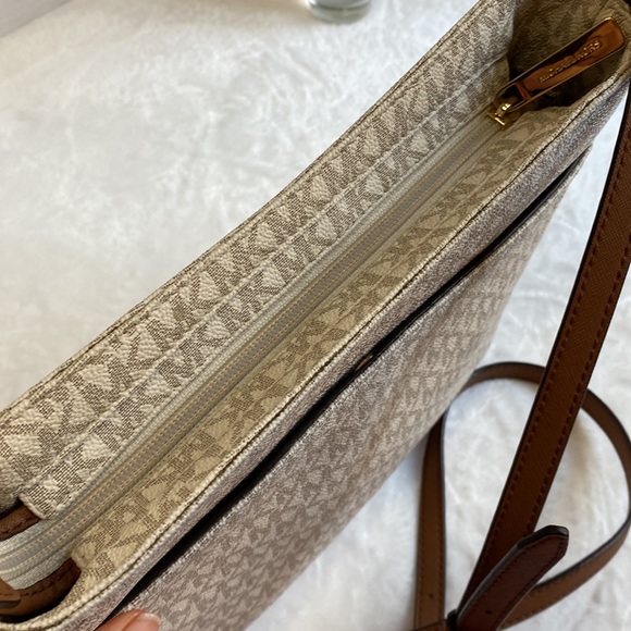 🔺🔻Michael Kors Jet Set Travel Large Logo Messenger🔺🔻 - Picture 17 of 17